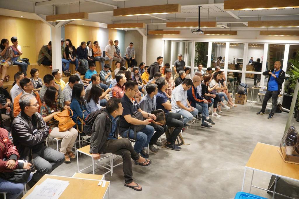 1517898733.jpg Slide